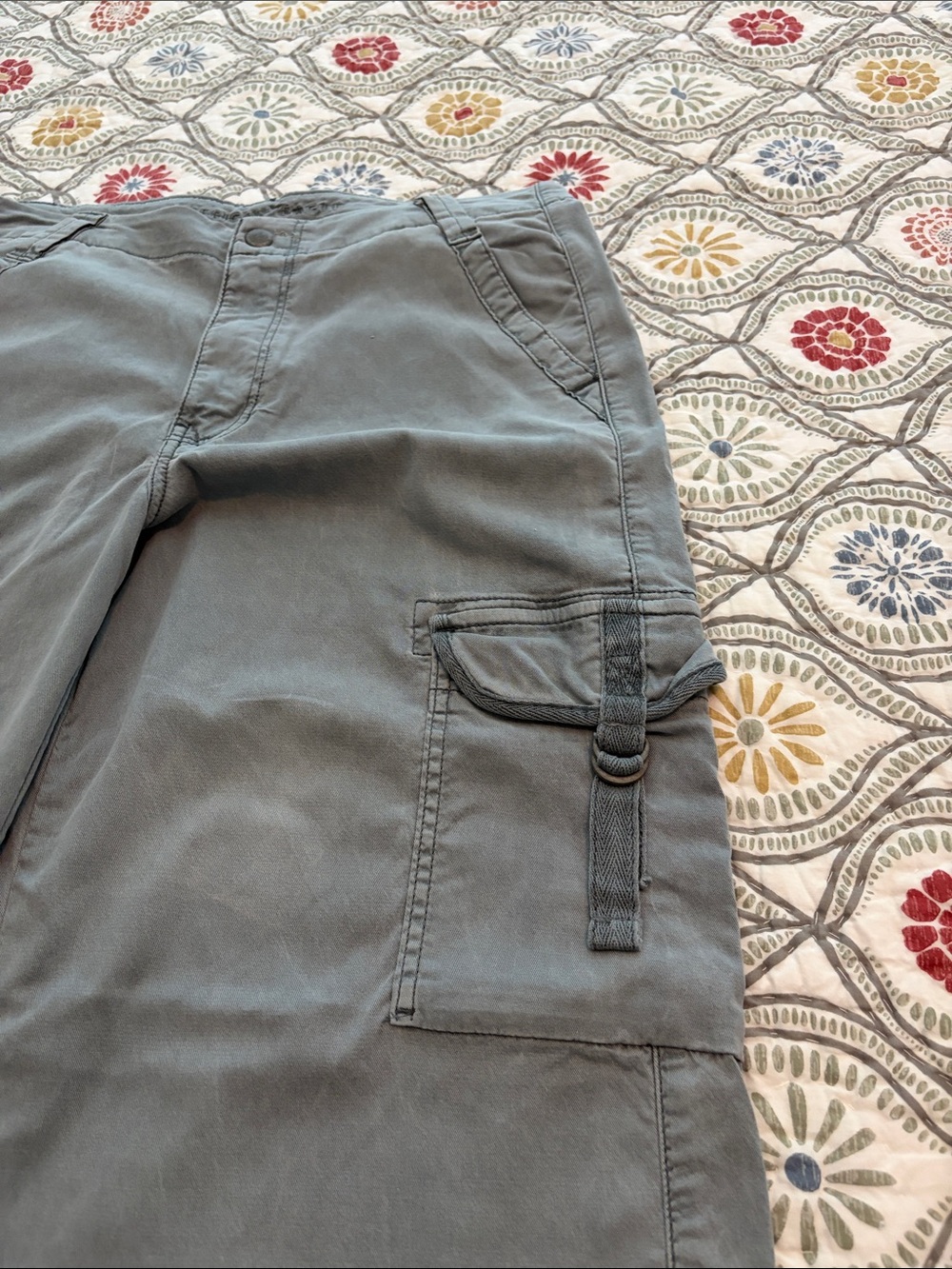 American Eagle Outfitters cargo pants, size 8. - Picture 11 of 13